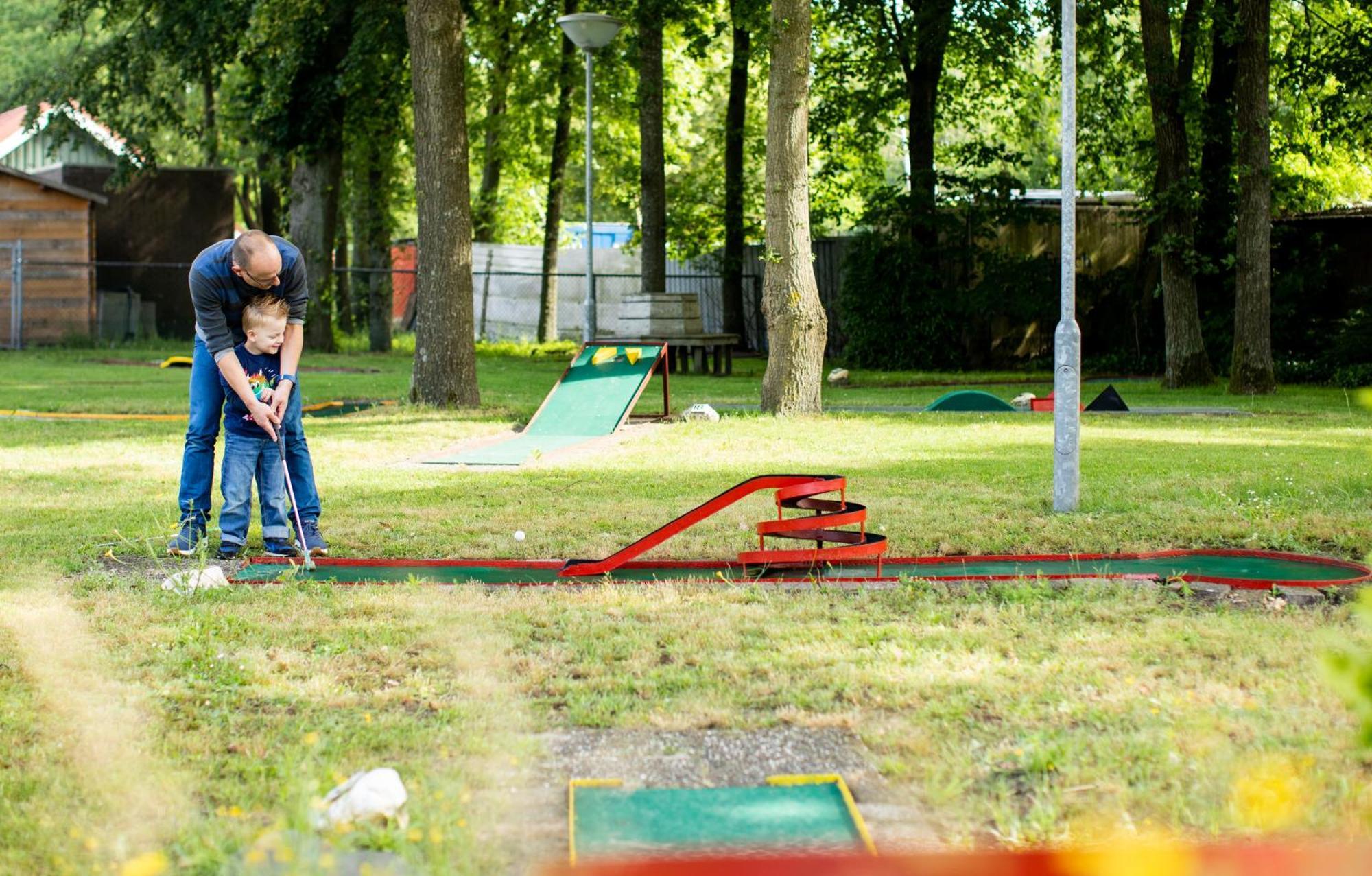 Recreatiepark De Tien Heugten Schoonloo Екстериор снимка